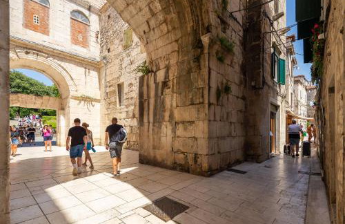 Golden Gate Luxury Rooms - Unique UNESCO Location - Photo 35