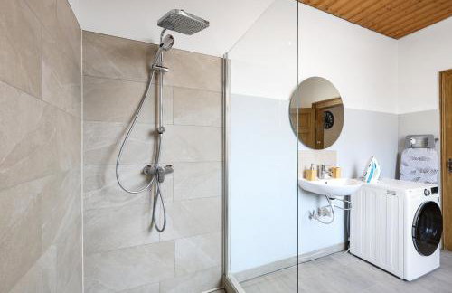 cruwzo I Modern Centrally Located Apartment with Parking Modern Centrally Located Apartment with Parking - Photo 42