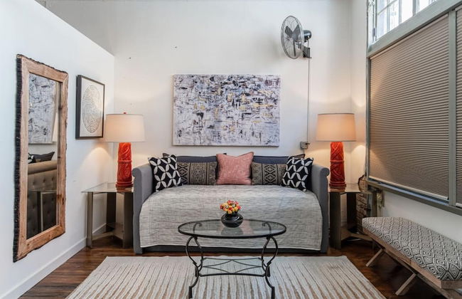 High-design Loft on Historic Alley Park Free - Photo 19