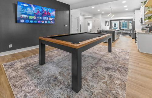 Farm House DT Indy with Pool Table - Photo 2