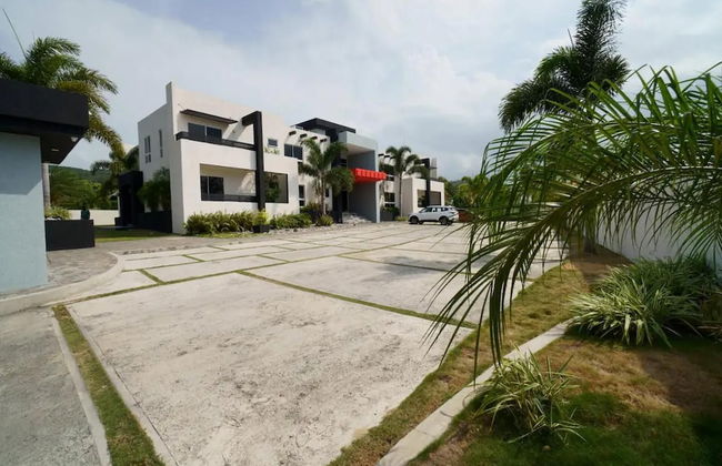 Apt - Gated Community-sleeps 4-balcony-parking - Foto 20