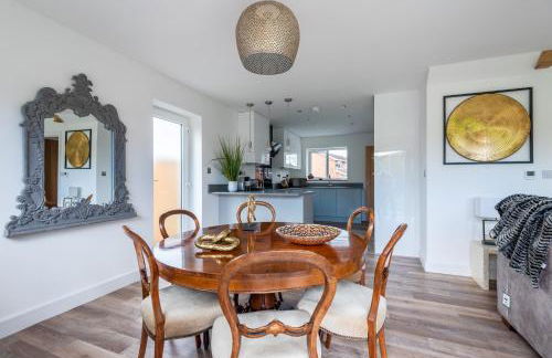 Luxurious 3 bedroom house now with FULL FIBRE INTERNET Shangri la in village of Alfrick with driveway parking for 3 cars in an area of outstanding natural beauty, superb walking,close to Worcester, Malvern showground, theatre, Malvern hills, dogs welcome - Photo 49