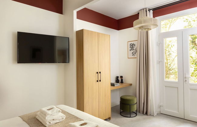 Elegance & Comfort With A/C in the Heart of 11th - Photo 4