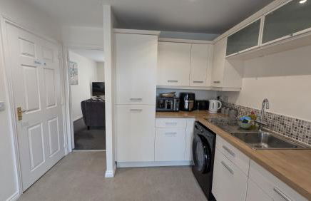 Large Modern House with Private Parking - Foto 24