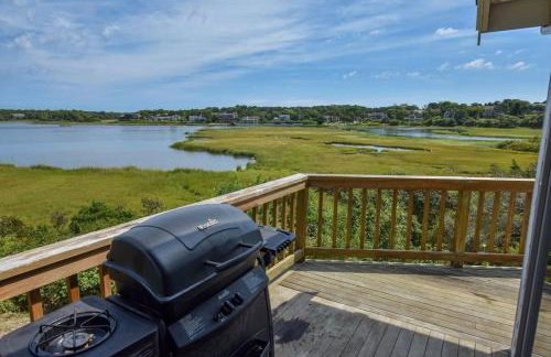 16612 - Stunning Home with Wraparound Deck Views of Bucks Creek and Nantucket Sound - Foto 27