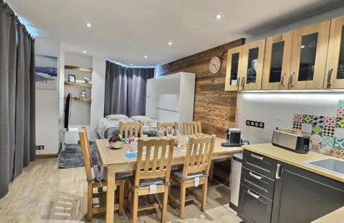 Appartement 6 personnes avec Parking Couvert - 1 chambre - 4 lits - Netflix & wifi haut débit - Foto 5