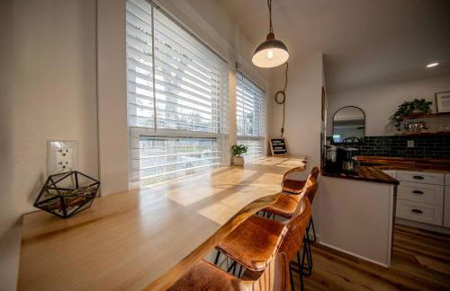 Centrally Located Cozy Modern Home in Bethel - Foto 3