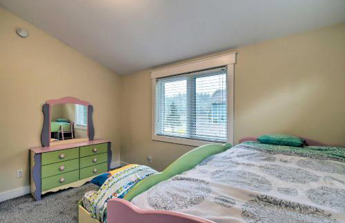 Scenic & Spacious Getaway on North Bay w/ Deck! - Foto 22
