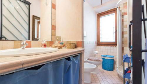 Pretty loft Viterbo medieval town Condividi Salva - Foto 4