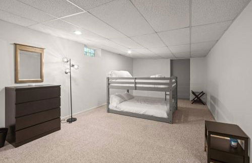 Delight: Bold & Bougie! Sleeps 12! Downtown Boyne - Foto 12
