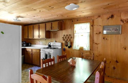 Family Mountain Vacation Rental with Fireplace in Connecticut River Valley - Foto 5