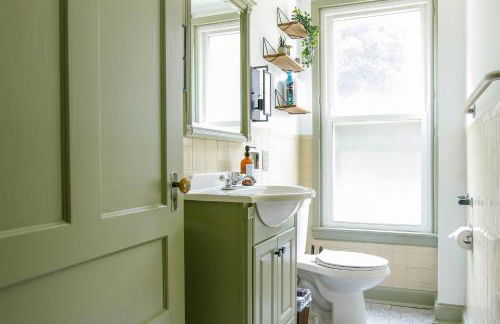 Expansive Victorian close to Saratoga Springs and Lake George - Foto 16