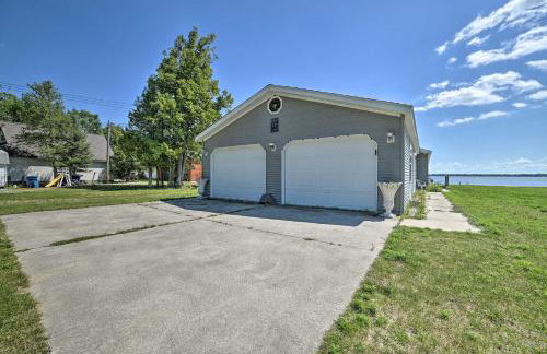 Houghton Lake Family Getaway with Fire Pit! - Foto 33