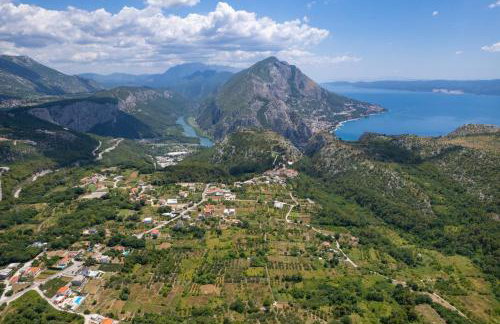 Villa Nacle with Heated Pool and Large Playground near Omis and Split - Photo 41