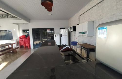 check-in autônomo em Piscina, Hidro, churrasqueira, casa dispondo até 3 quartos, 3 ar, 2b, tudo privativo - Reserva valor 6 hóspedes para abrir os 3 quartos com ar, 2 banheiros, sala, cozinha, garagem até 2 e pátio descontão por duração! - Foto 35