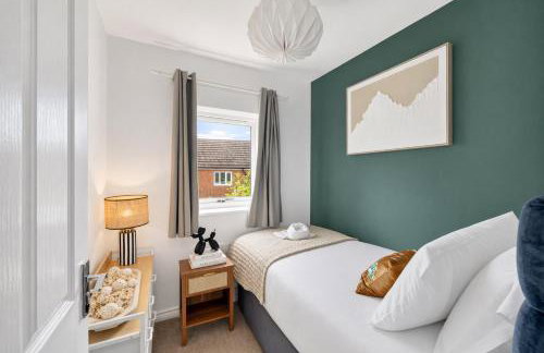 Stylish 3 Bedroom House - Excellent Location - Free Parking, Garden, Fast Wifi, Work Space and Self-Check-In by Yoko Property - Foto 7