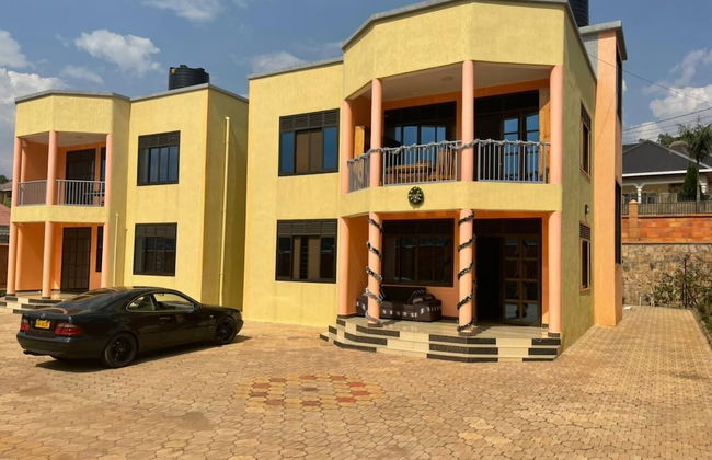 The Mugabi's Spacious Private Room - Foto 33