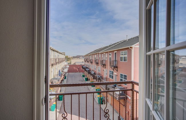 Urban Practicality! 3 Beds, Patios & Dog Friendly - Photo 3