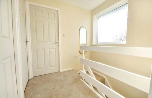 3 bed House Lovely & Modern - Photo 11