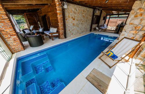 Rustic villa Radosic with indoor pool - Foto 20