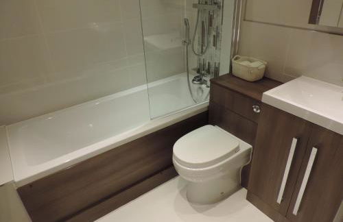 4 Bed Farnborough Air Accommodation - Foto 9