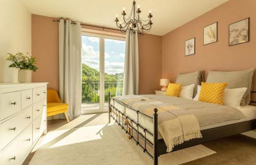 Spacious Home Sauna Hot Tub Pool Patio BBQ - Photo 9