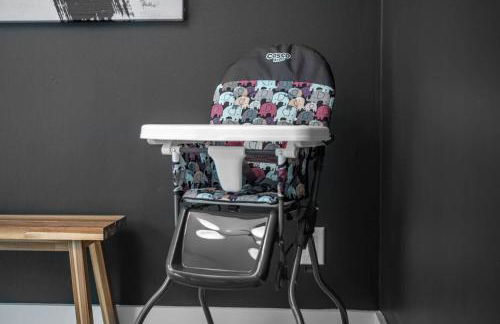 Tranquil Light-Filled Retreat 3BR Ranch - Photo 13