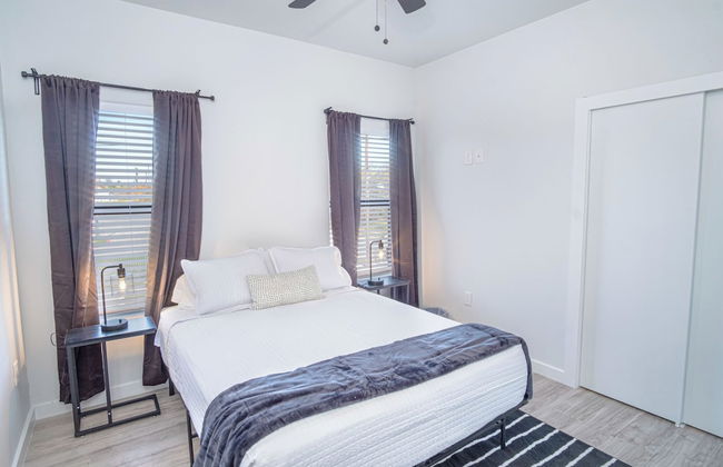 Spectacular 3 BR Plus 2 and a Half BA Apt Near Downtown - Foto 7