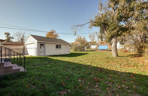 Quaint Cedar Rapids Home, 4 Mi to Downtown! - Photo 21