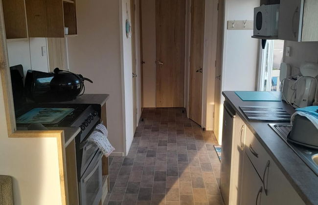 3 Bed-sleeps 6-pets-parking-5 Min to Beach - Photo 4