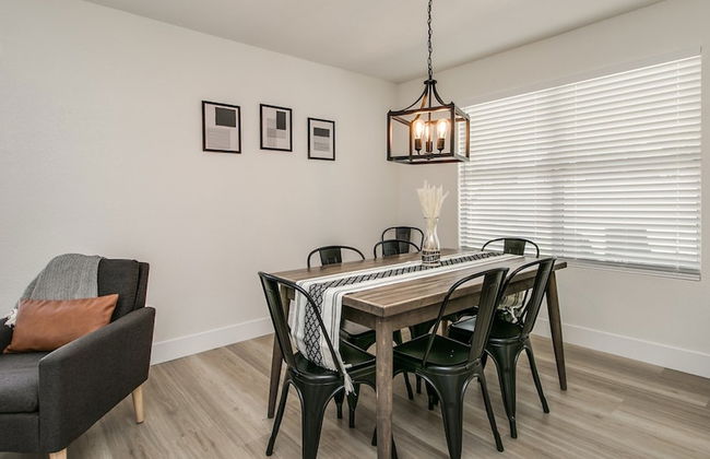 Upgraded 4-bdrm Beautiful Home W/pool! - Foto 25