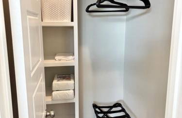 NEW-Upscale-EnSuites-King Bds-Fast WiFi-Quiet Area - Foto 27