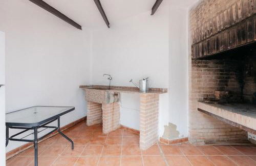 Spacious villa with private pool & garden for 4 - Photo 51