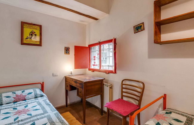 Vintage Vacation Home - Photo 7