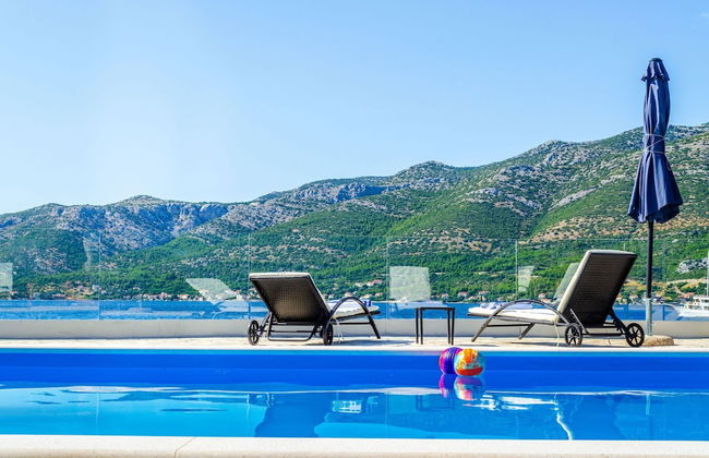 Beachfront Villa Gabriela with Pool - Foto 45