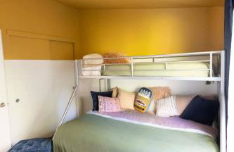 Saltwater Hot Tub, Forest Retreat, Minutes to Town - Foto 31