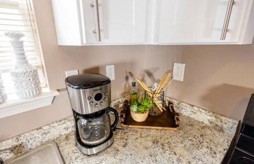 LUX - Downtown Oasis - Pool Table! Free Parking! - Foto 24