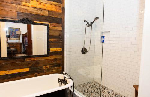 The Dollhouse - 3 Bed, 2 Bath, Walk to Downtown - Foto 30