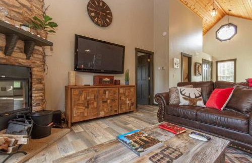 Gorgeous cabin 3bdrm/3bth, hot tub, fireplace, kid/pet friendly - Foto 67