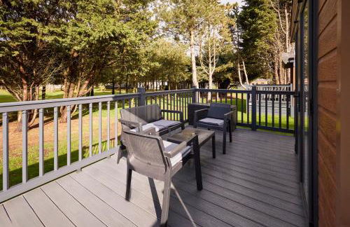 Pine Lodge with Hot Tub - Foto 42