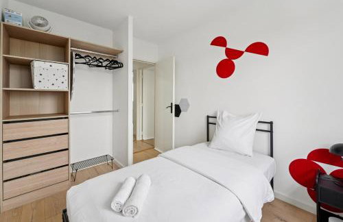 Chic house with a master suite, parking, terrace, and garden - Foto 6