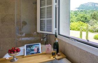 Spacious villa in Tourrettes-sur-Loup with Private Lake access Sleep 16 - Foto 29