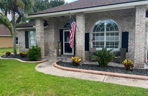 Ultimate Backyard Oasis, Heated Pool, Spa and Lake - Foto 42