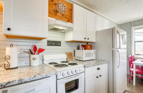 Lake Views and On-Site Hiking Cape Fair Cottage - Foto 11