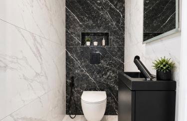 Luxurious & Elegant 6-Bed House - Photo 14