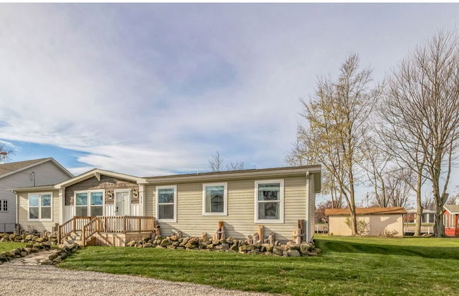 Sunsets & Serenity: Port Clinton Waterfront Stay 3 Bedroom Home - Photo 31