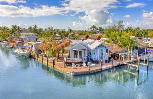 Tiny Home on Waterfront, Bay Views, Deck, Pool - Photo 23