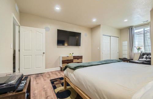 Denver Retreat Home with Stunning Lake, Mountain Views and Luxury Amenities - Foto 19