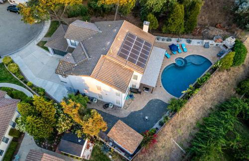 Entire Private Home with 5 Bedrooms 4 Bathrooms 3000 Sq ft Villa, Pool, Hot Tub, Nature, Garage, Winery, Available Now - Foto 38