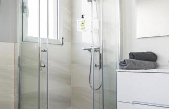 Quiet modern apartment with a large sunny garden! - Foto 10